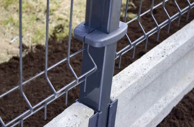 Műanyag köztes bilincs 60x40 mm oszlopokra. Kiszerelés: 25 db